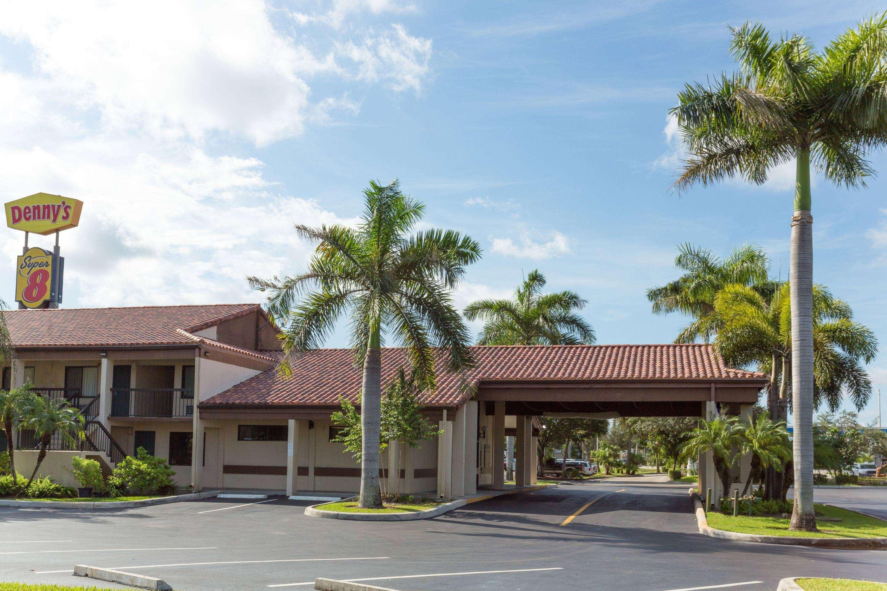 Super 8 By Wyndham Riviera Beach West Palm Beach Hotel Exterior photo